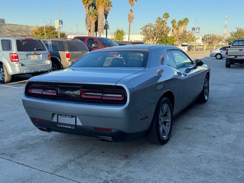Used 2016 Dodge Challenger SXT image 10