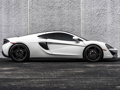 Used 2017 McLaren 570S image 27