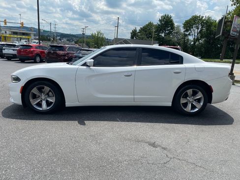 Used 2016 Dodge Charger SXT RWD image 6