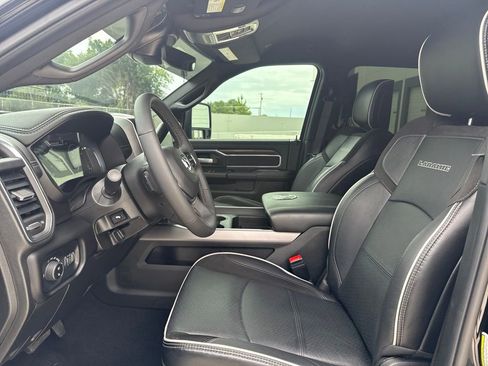 Used 2025 RAM 3500 Laramie AWD/4WD image 17