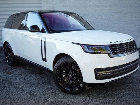 Used 2022 Land Rover Range Rover SE image 8