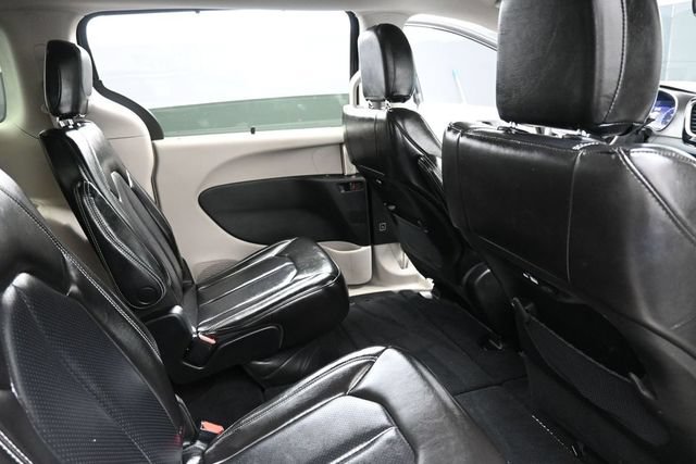 Used 2023 Chrysler Pacifica Touring-L FWD image 30
