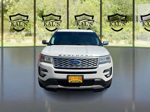 Used 2017 Ford Explorer Platinum AWD/4WD image 2
