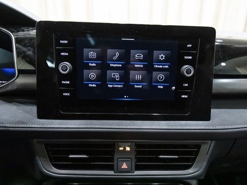 New 2026 Volkswagen Taos SE FWD image 23