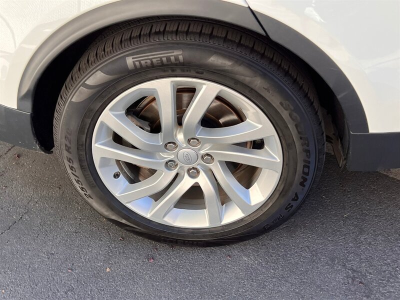 Used 2019 Land Rover Discovery HSE AWD/4WD image 11