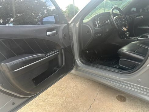 Used 2018 Dodge Charger R/T w/ Plus Group RWD image 9
