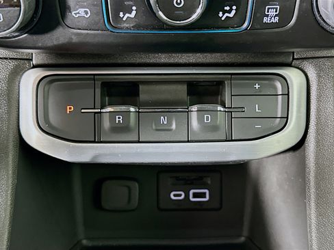 Used 2023 GMC Acadia SLT image 25