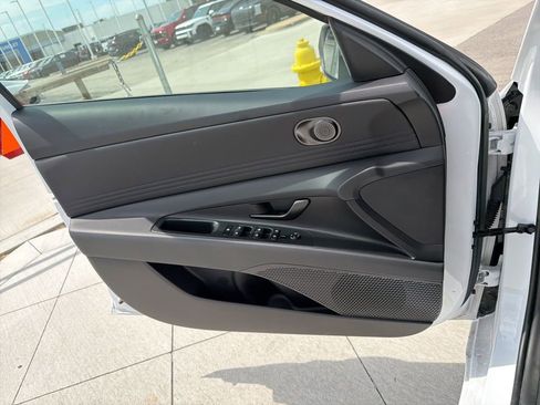 New 2025 Hyundai Elantra SEL FWD image 30