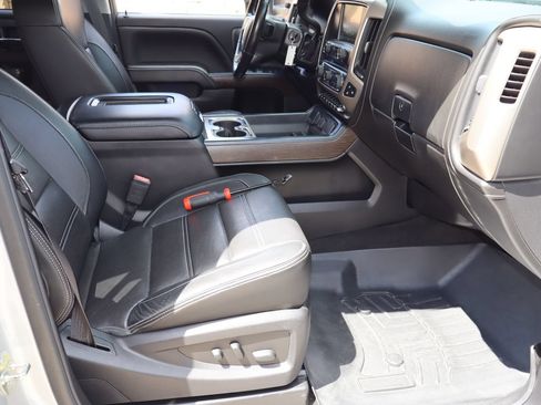 Used 2017 GMC Sierra 2500 Denali w/ Duramax Plus Package AWD/4WD image 17