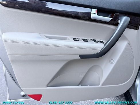 Used 2015 Kia Sorento LX image 19