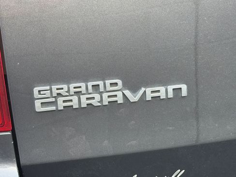 Used 2018 Dodge Grand Caravan SE FWD image 18
