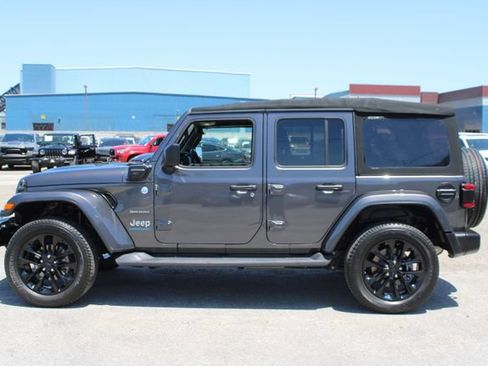 Used 2023 Jeep Wrangler Unlimited Sahara w/ Cold Weather Group AWD/4WD image 7