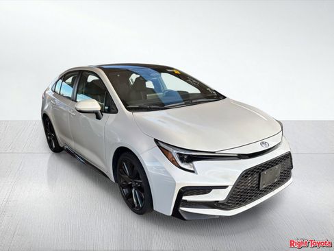 Certified 2025 Toyota Corolla SE FWD image 5