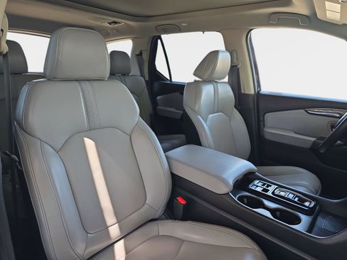 Certified 2025 Honda Pilot Touring image 10