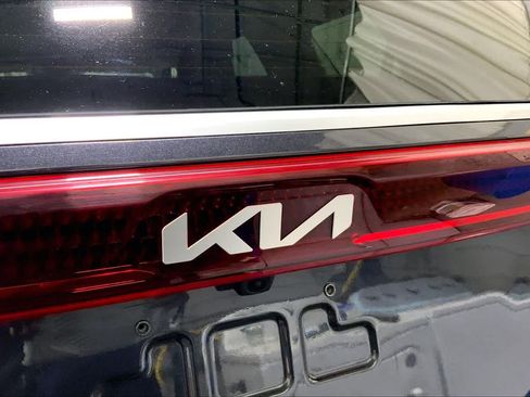 Used 2023 Kia Carnival LX FWD image 61