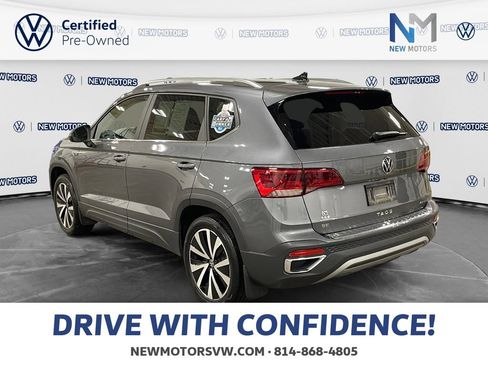 Used 2023 Volkswagen Taos SE w/ Panoramic Sunroof Package AWD/4WD image 3