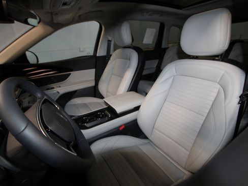 New 2026 Lincoln Nautilus Reserve image 3