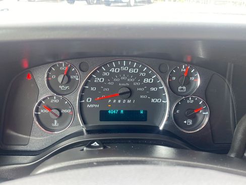 Used 2025 Chevrolet Express 3500 LT w/ LT Preferred Equipment Group RWD image 15