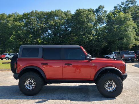 Used 2024 Ford Bronco Badlands AWD/4WD image 2