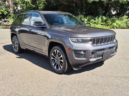 Certified 2022 Jeep Grand Cherokee Overland w/ Luxury Tech Group IV AWD/4WD image 3