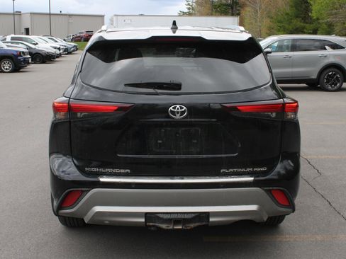 Used 2024 Toyota Highlander Platinum AWD/4WD image 6