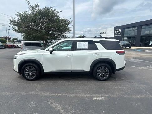 Used 2023 Nissan Pathfinder SV w/ SV Premium Package AWD/4WD image 3