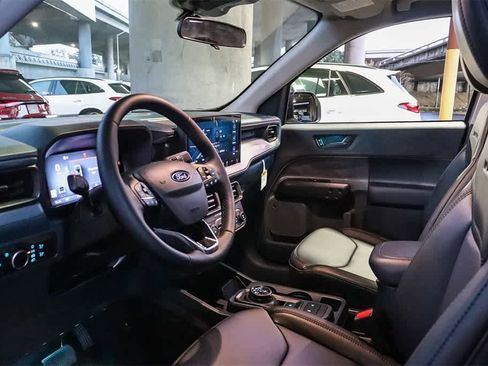 New 2025 Ford Maverick Lariat w/ Black Appearance Package image 17