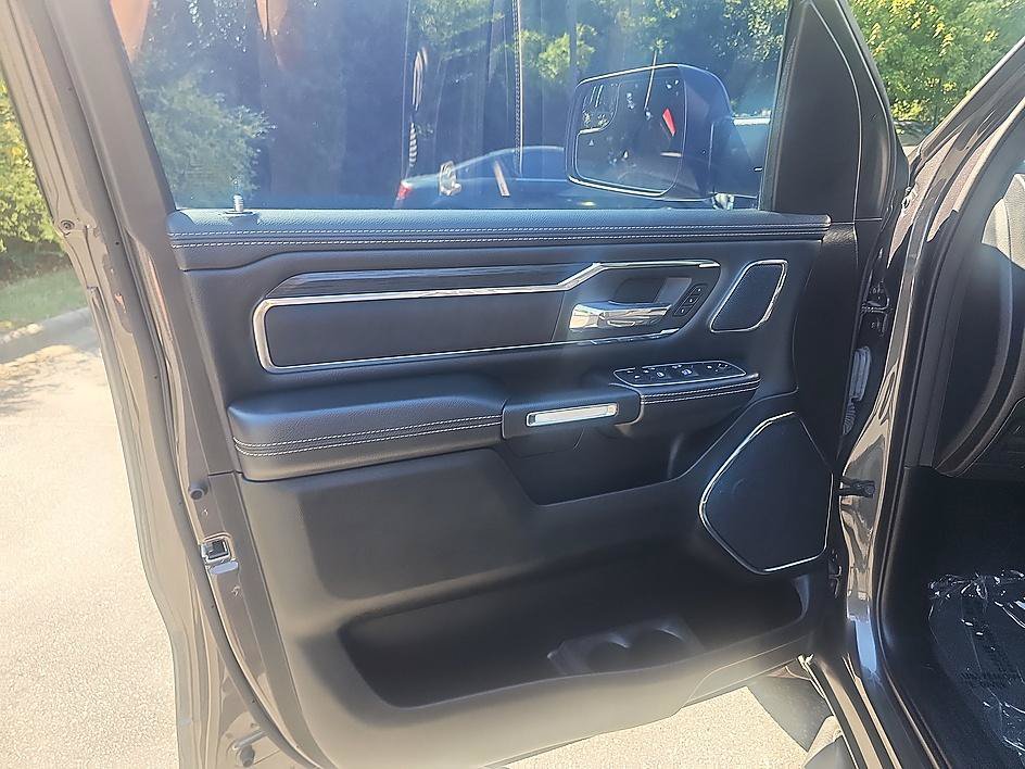 Used 2024 RAM 1500 Laramie AWD/4WD image 11