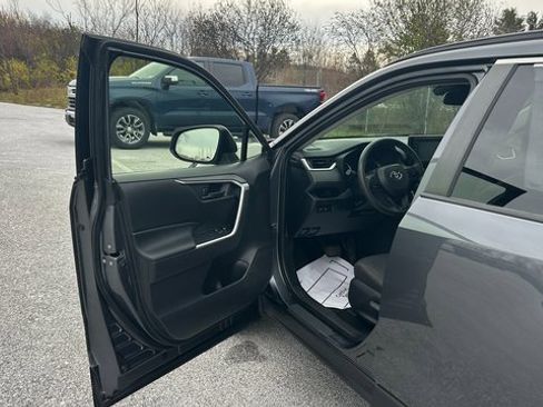 Used 2020 Toyota RAV4 LE image 12