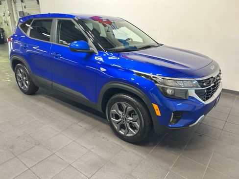 Used 2024 Kia Seltos LX AWD/4WD image 2