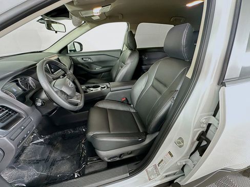 Certified 2025 Nissan Rogue SV image 30