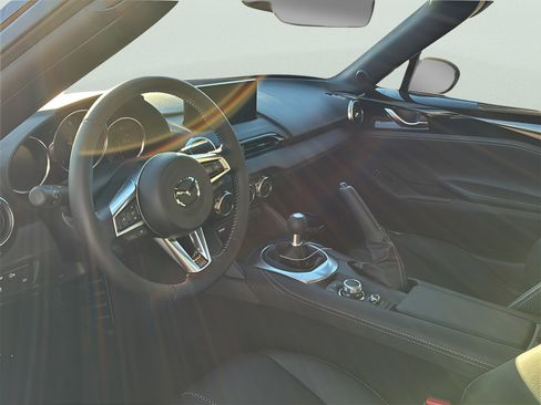 Used 2025 MAZDA MX-5 Miata RF Grand Touring RWD image 13