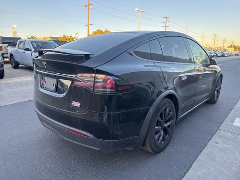 Used 2023 Tesla Model X Plaid image 3