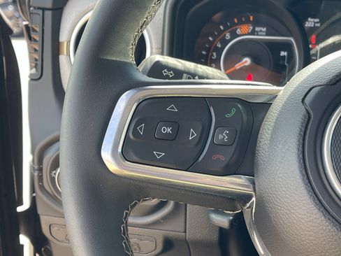 Used 2025 Jeep Wrangler Unlimited Sahara AWD/4WD image 26