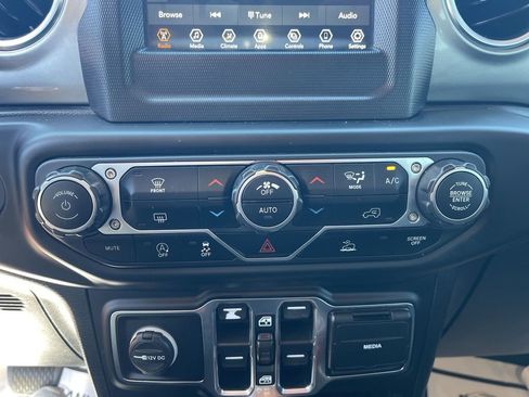 Used 2021 Jeep Wrangler Unlimited Sahara AWD/4WD image 22