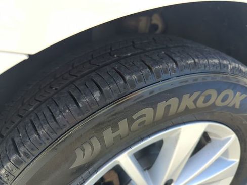 Used 2016 Volkswagen Golf S FWD image 32