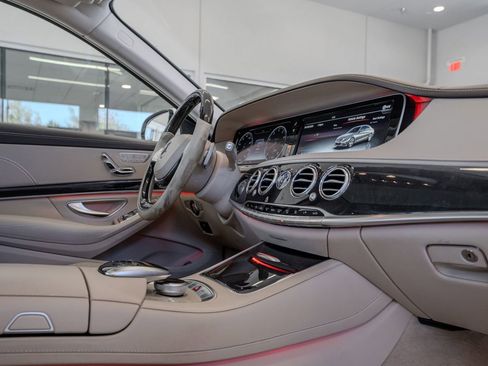 Used 2016 Mercedes-Benz S 550 Sedan image 18