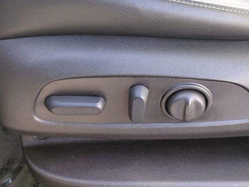 Used 2024 GMC Terrain SLT image 12