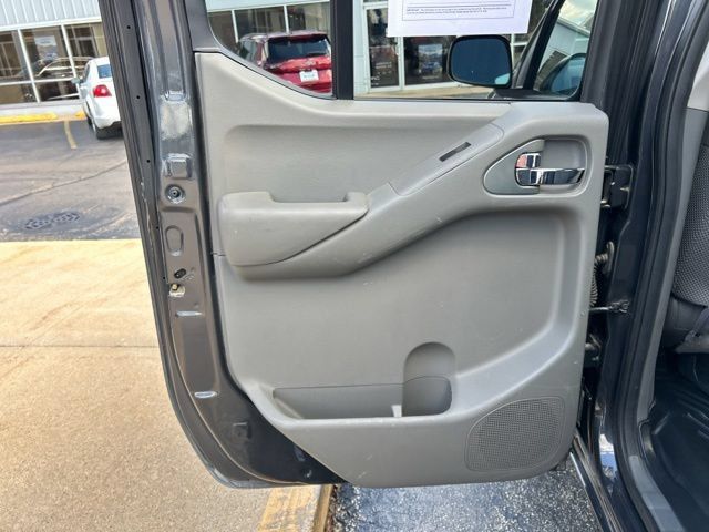 Used 2015 Nissan Frontier SV w/ SV Value Truck Package RWD image 18