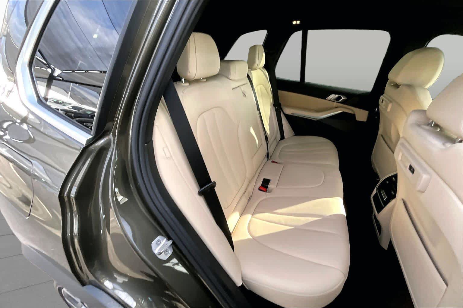 Used 2021 BMW X5 sDrive40i w/ Premium Package RWD image 19