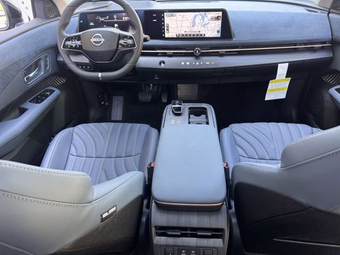 New 2025 Nissan Ariya Platinum image 31
