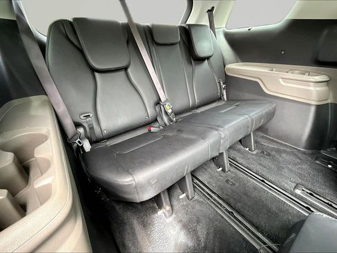 Certified 2025 Kia Carnival EX FWD image 23