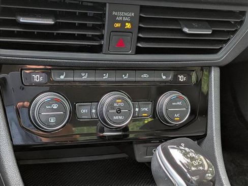 Certified 2023 Volkswagen Jetta SE w/ Panoramic Sunroof Package FWD image 34