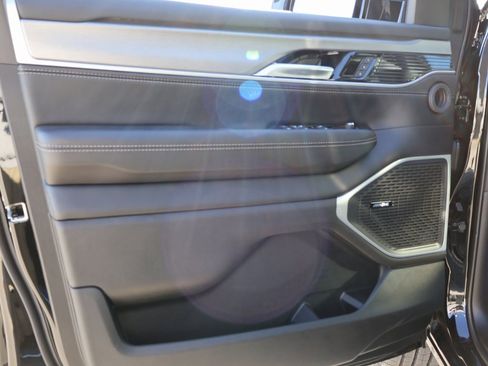 New 2025 Jeep Wagoneer L Series II image 22