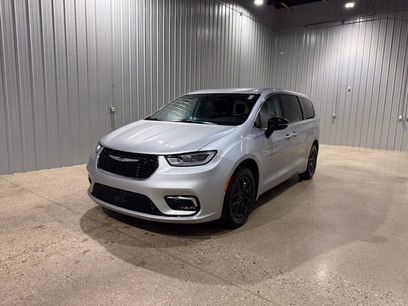 Used 2024 Chrysler Pacifica Touring-L