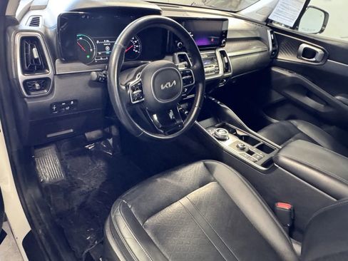 Used 2023 Kia Sorento EX image 11