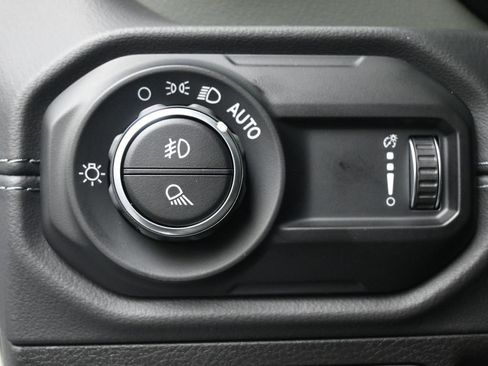 Used 2025 Jeep Gladiator Mojave w/ Convenience Group image 21