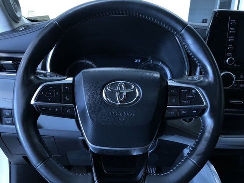 Certified 2021 Toyota Highlander Limited FWD image 24