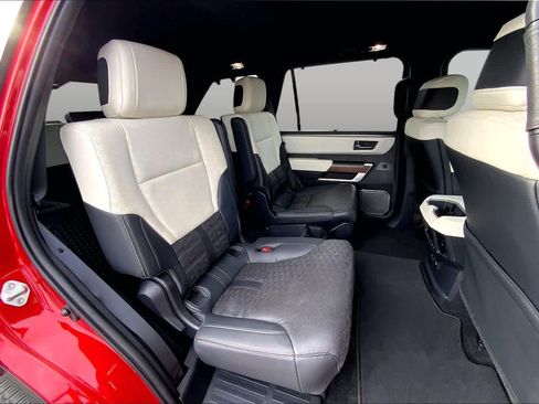 Used 2023 Toyota Sequoia Capstone AWD/4WD image 20