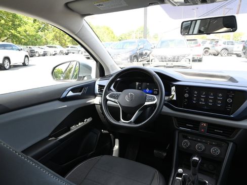 Used 2022 Volkswagen Taos SE image 21